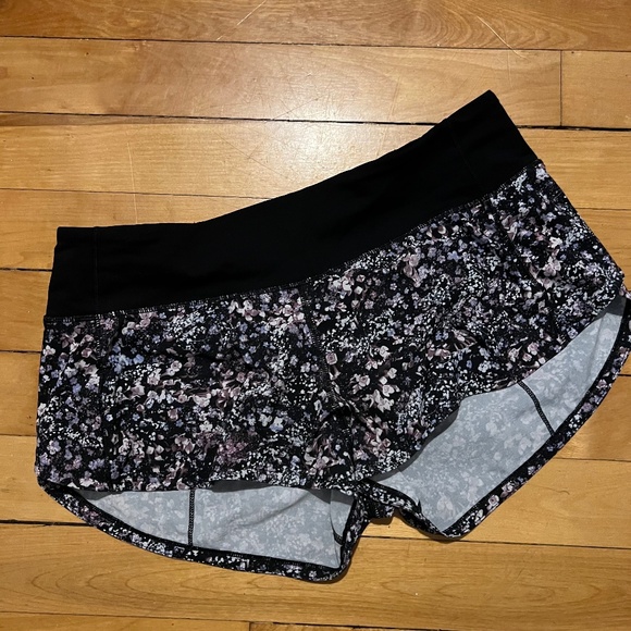 Lululemon shorts - Picture 1 of 3